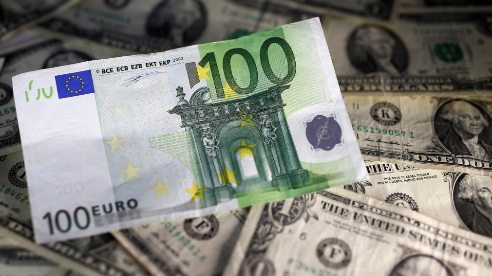 Arestați după ce au falsficat bancnote de 100 euro