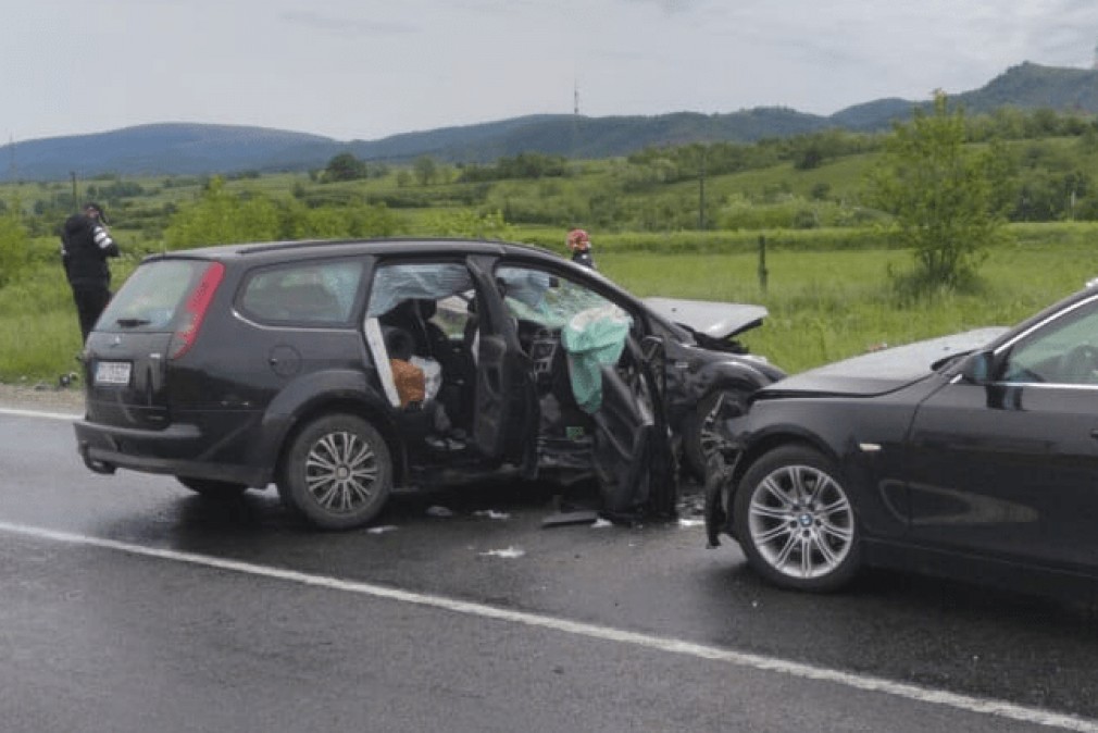 Accident cu trei mașini: un mort
