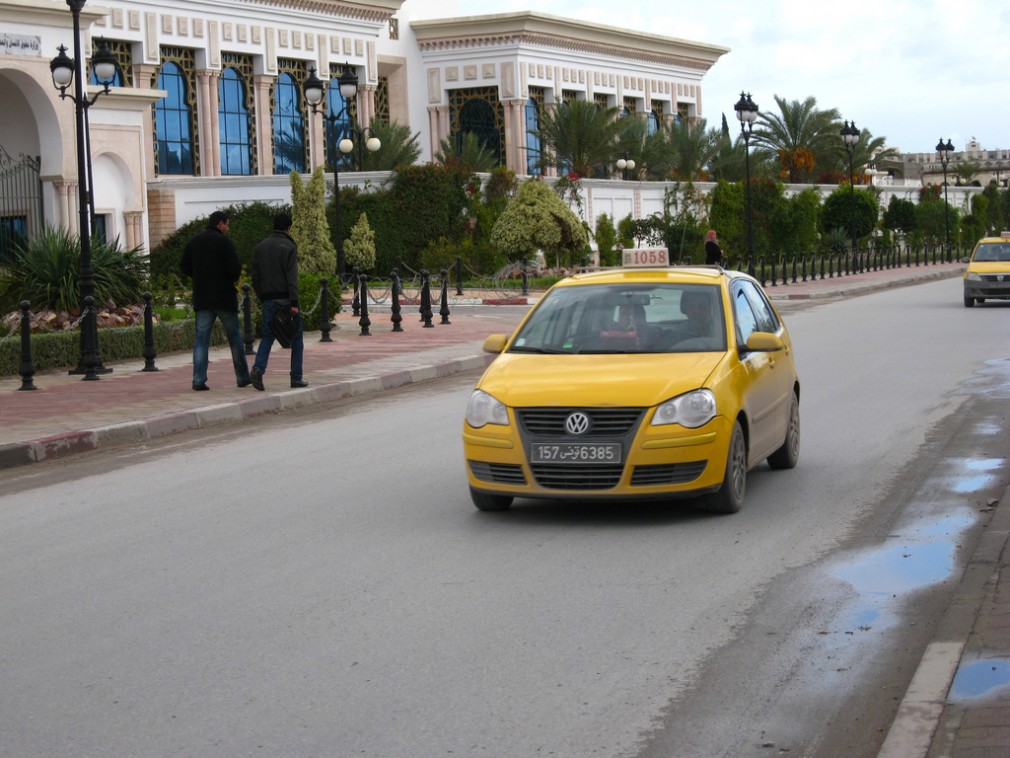 Trei şoferi ai firmei Uber au bătut un taximetrist. Uber: Informaţia nu se confirmă