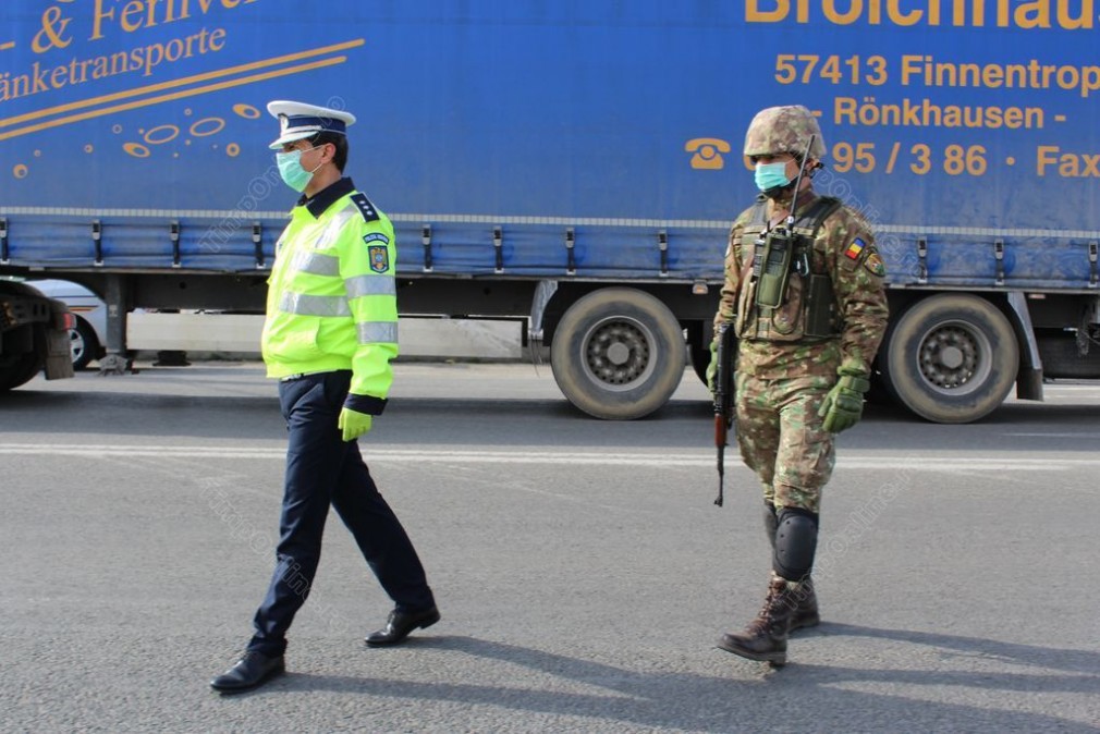 Poliţist local, agresat de un bărbat care nu a vrut să prezinte motivul pentru care se află pe stradă