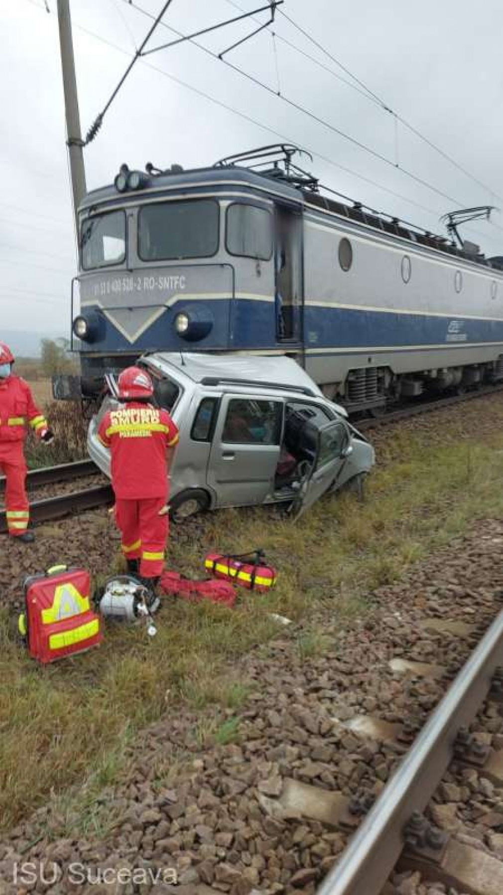 Bărbat decedat după ce maşina condusă de el a fost lovită de tren