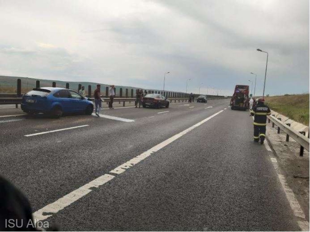 Trei autoturisme dintr-un convoi COVID-19, implicate într-un accident pe A1