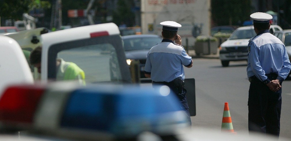 A lovit o remorcă de pe marginea drumului: cinci răniți