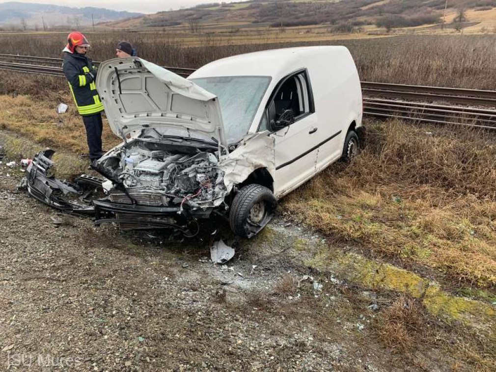 Trei persone rănite în accident