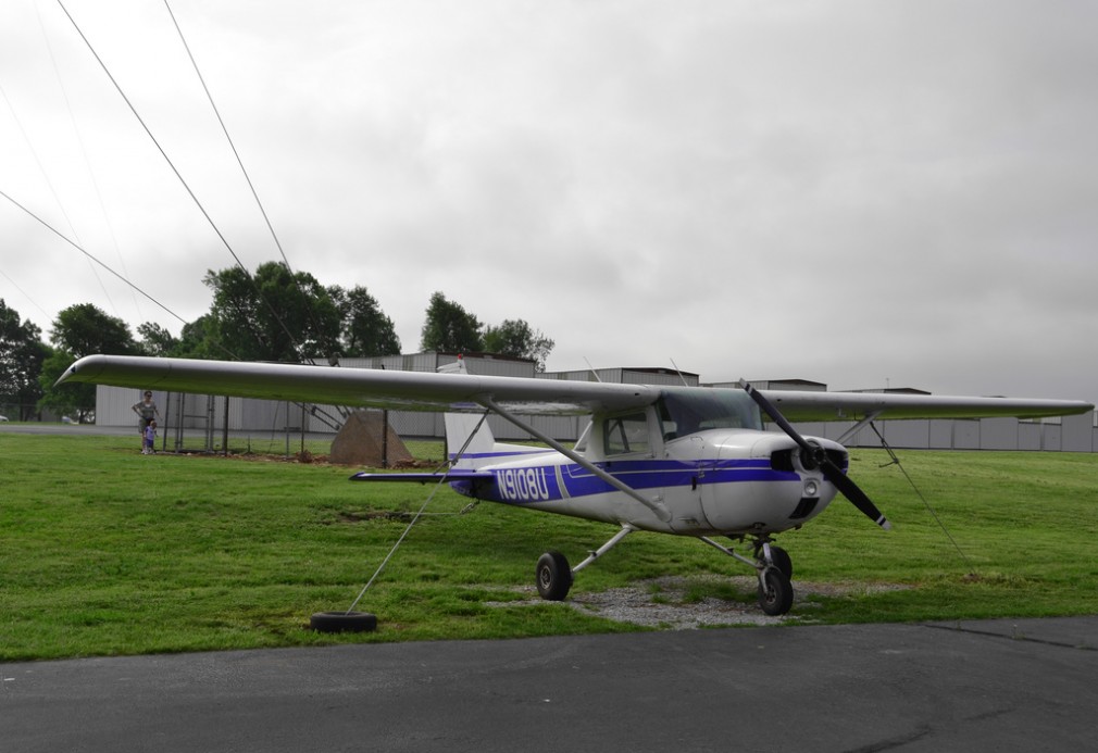 Un avion a aterizat forțat