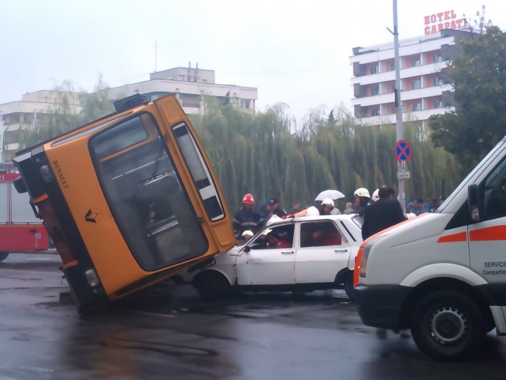 Cinci răniți GRAV la Dumbrăveni