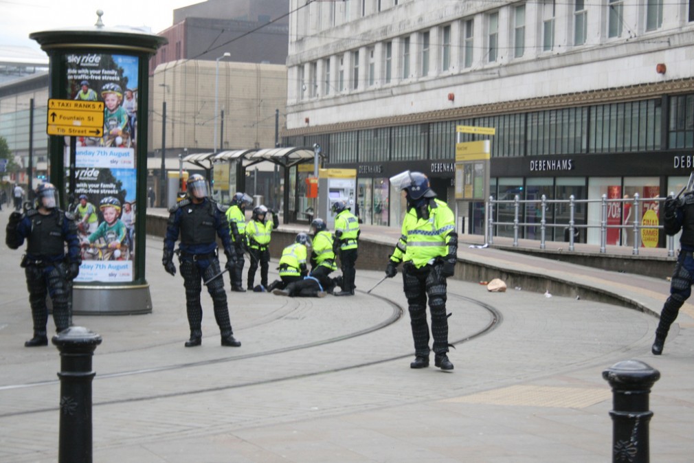 Polițiști bătuți într-o secție din Craiova