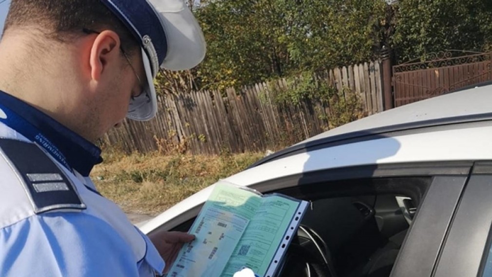 Pus sub control judiciar, după ce a fost prins de cinci ori fără pemis în trafic