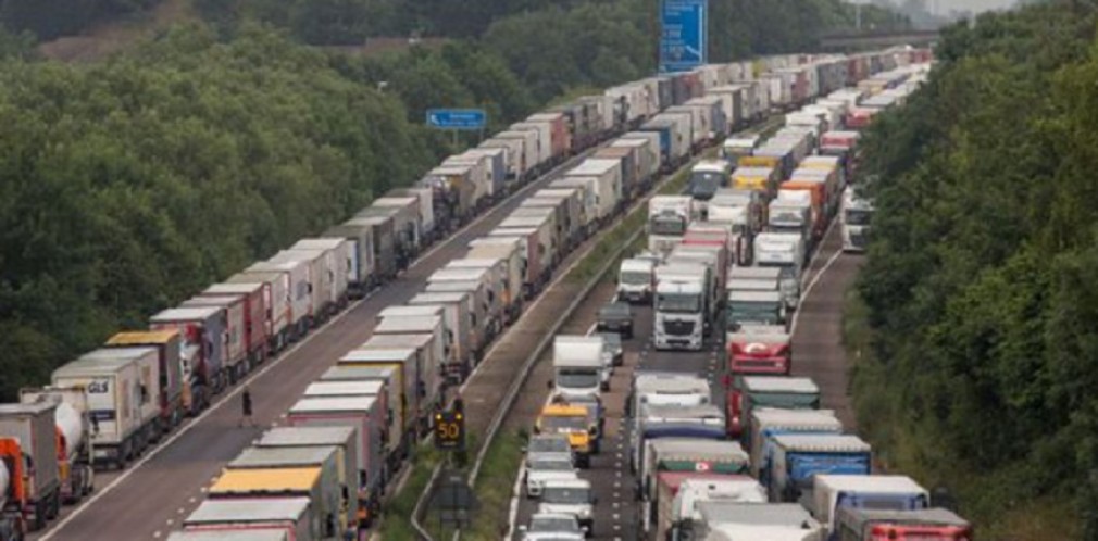 Pachet Mobilitate. Întoarcerea camioanelor la opt săptămâni în țara de origine este în contradicție cu planul Green Deal, va genera mai multă poluare