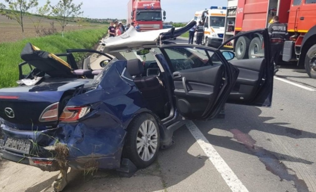 Accident violent. Echipa de la descarcerare a intervenit