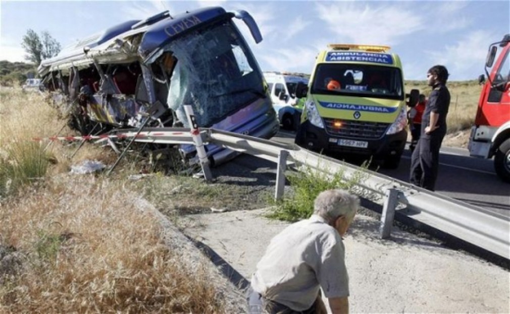 Accident de autocar. Mai mulți răniți