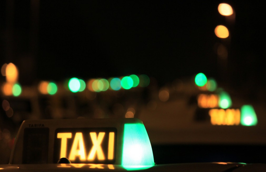 A născut pe stradă după ce un taximetrist a refuzat să o transporte