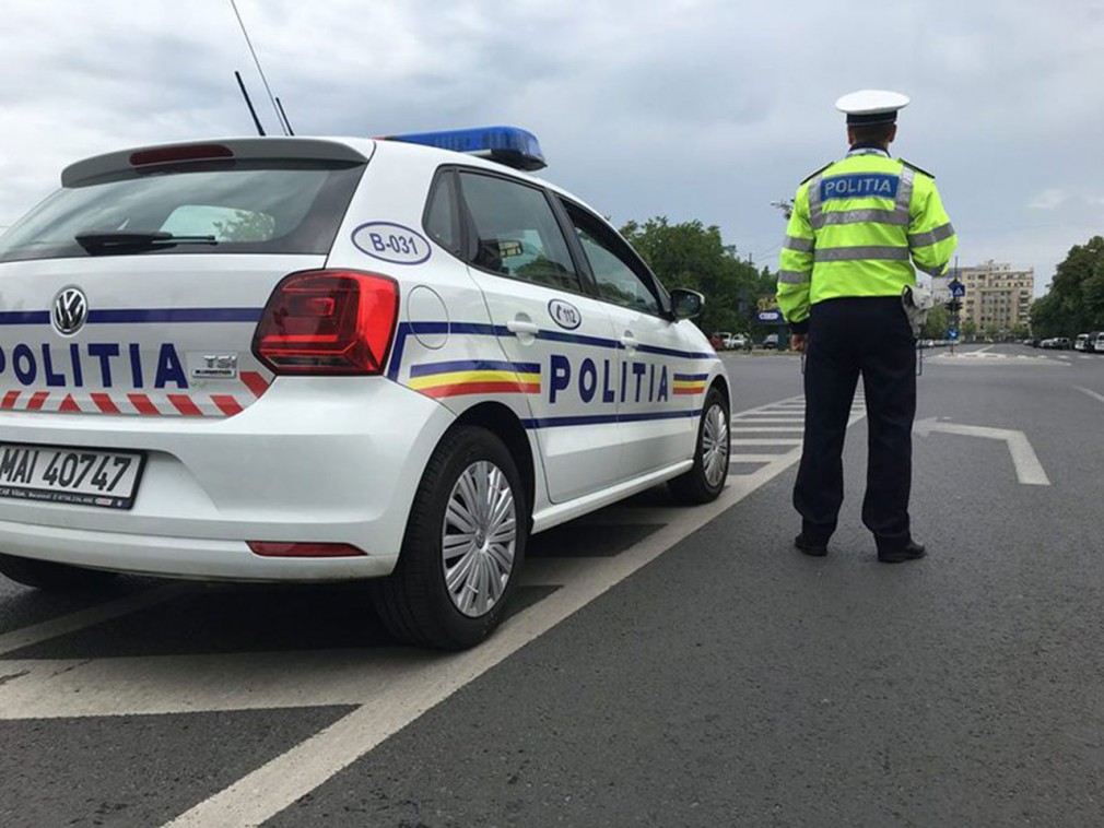Polițist, cercetat după ce a agresat și amențat o femeie