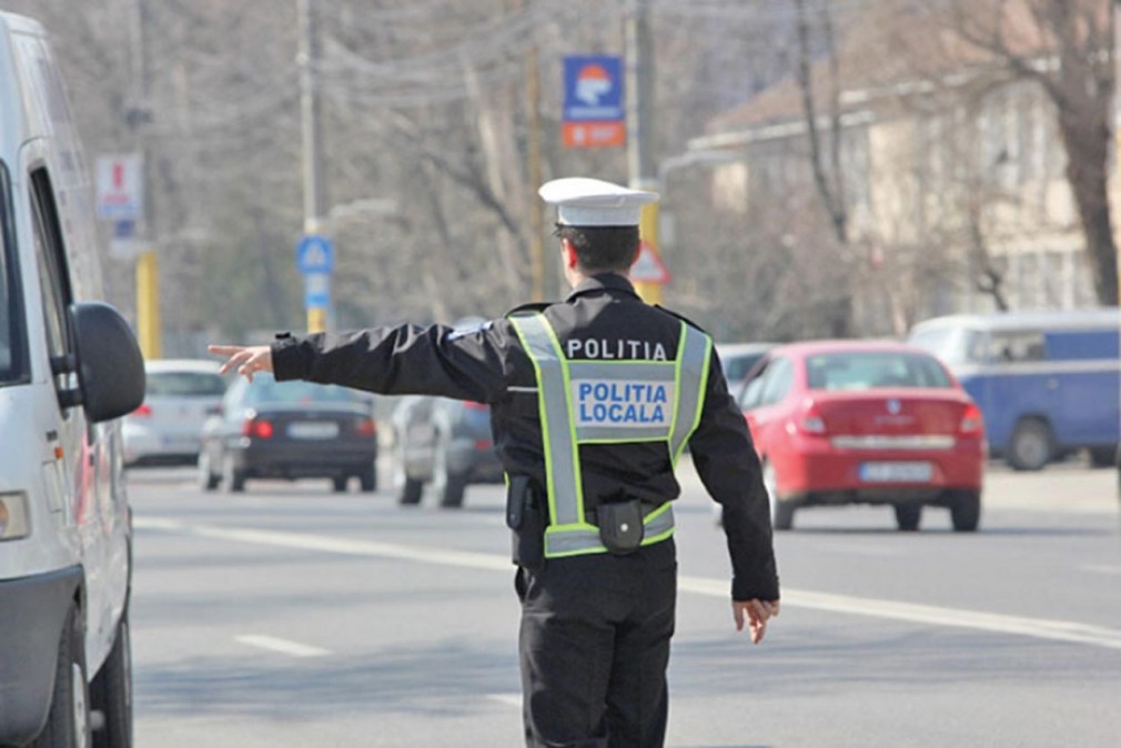 Amendă de 1.000 de lei pentru că a înjurat Poliţia Locală pe Facebook