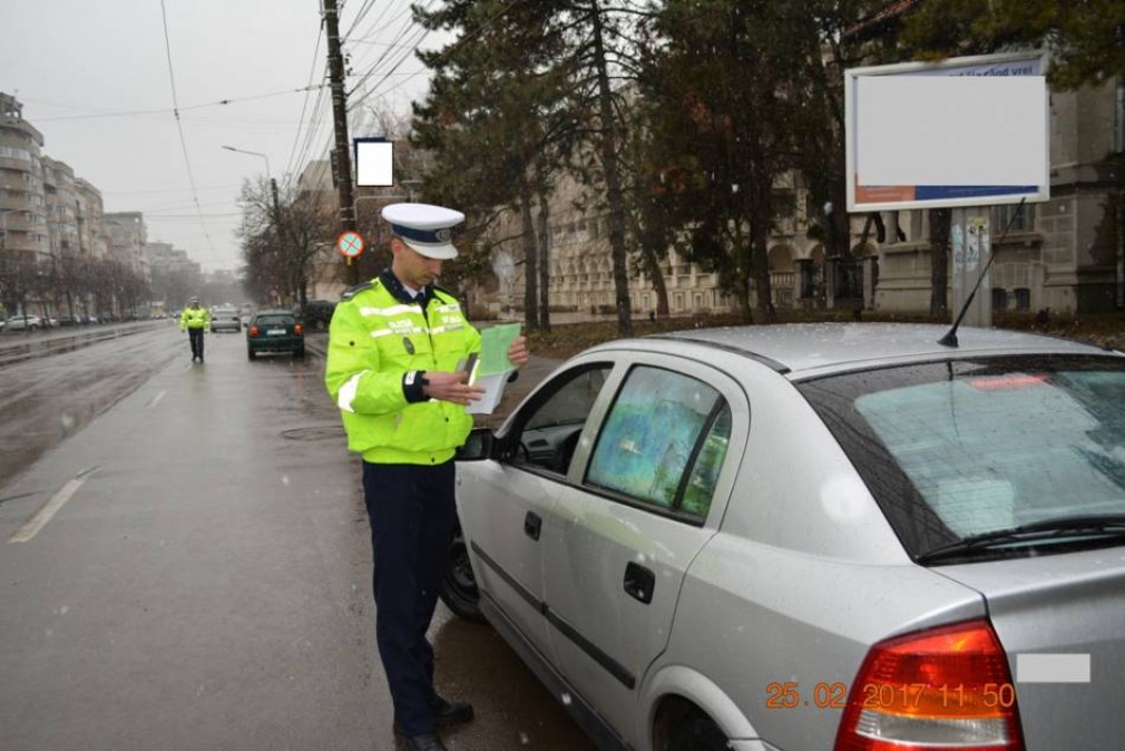 Polițist rănit în timp ce încerca să oprească un tânăr în trafic