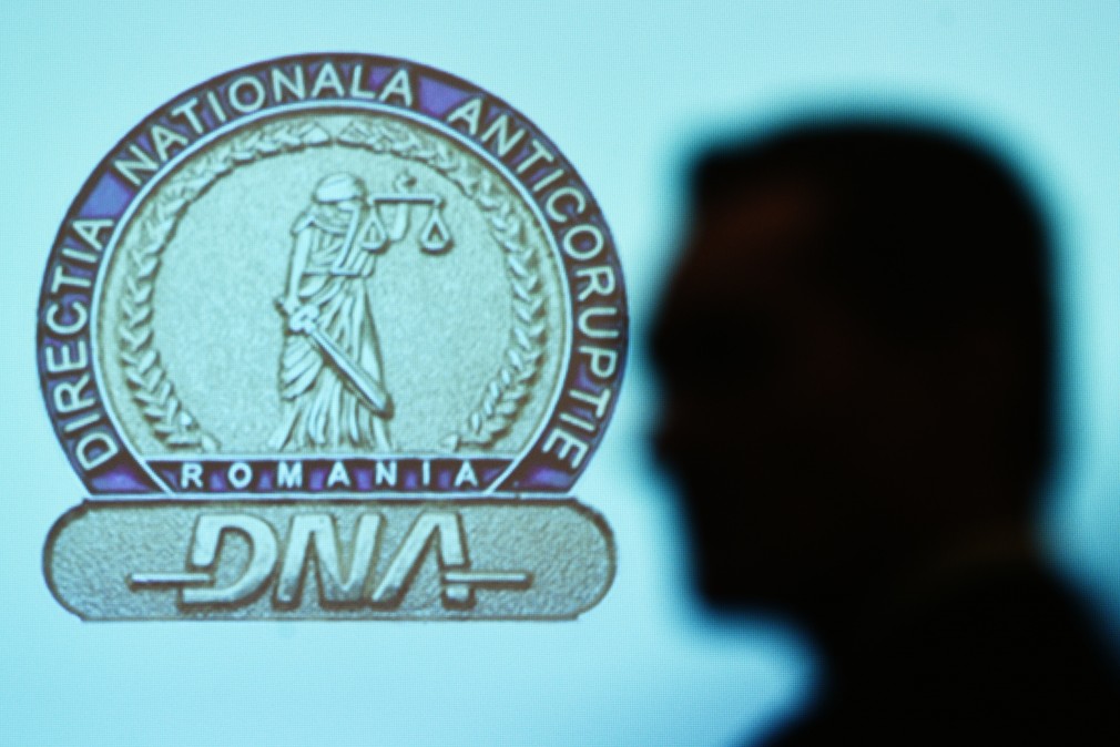 Ofiţer de poliţie de la IPJ Bistriţa-Năsăud, reţinut pentru luare de mită