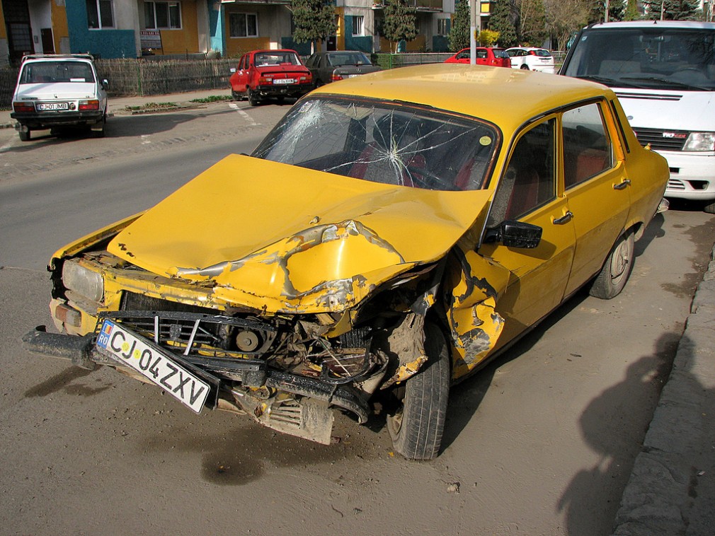 Doi oameni au murit, alţi şase au ajuns la spital