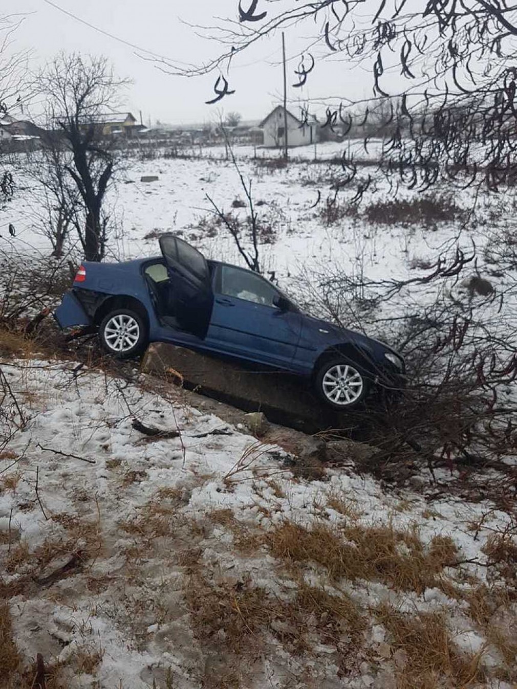 Doi copii răniți în accident de mașină