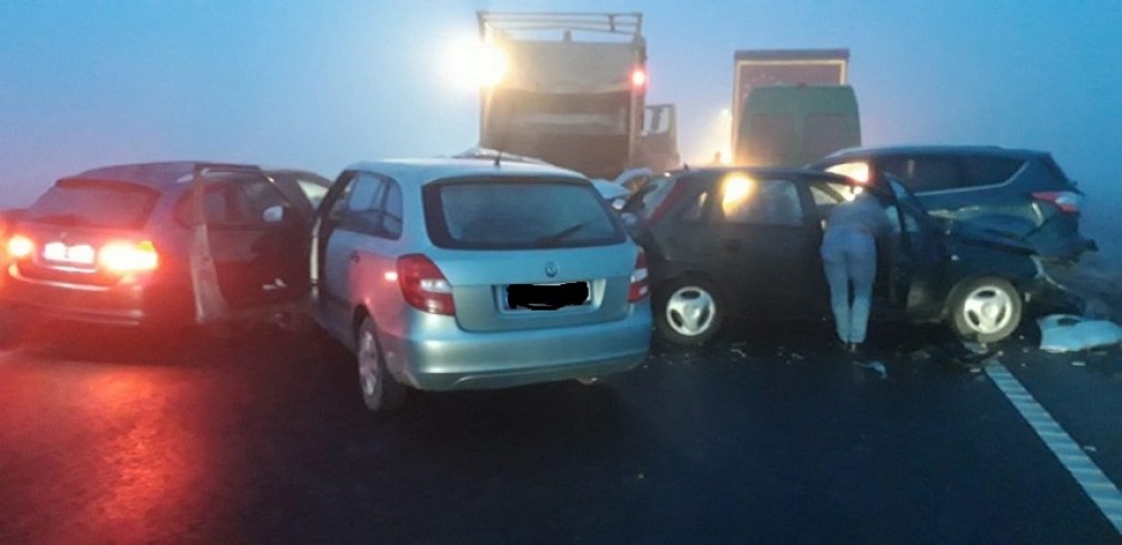 Accident în lanţ în care au fost implicate peste 10 autovehicule, pe centura Braşovului