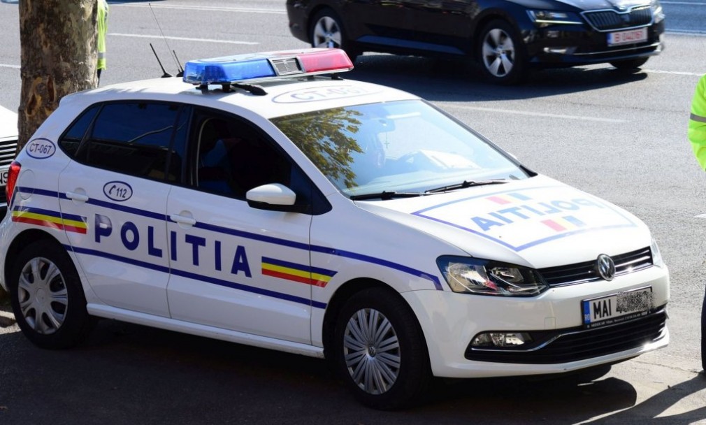 Un şofer beat, oprit de poliţişti cu focuri de armă