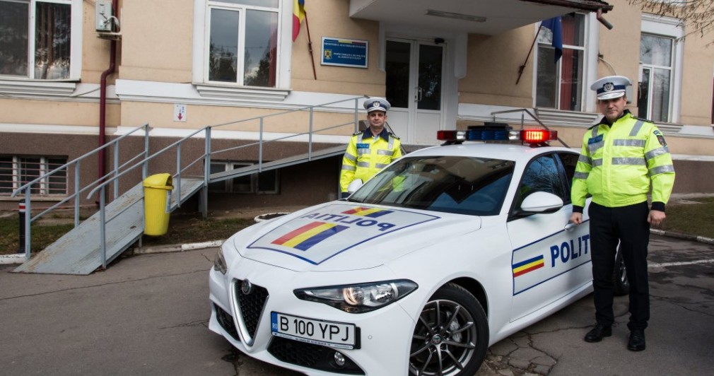 Accident cu o maşină a Poliţiei aflată în misiune