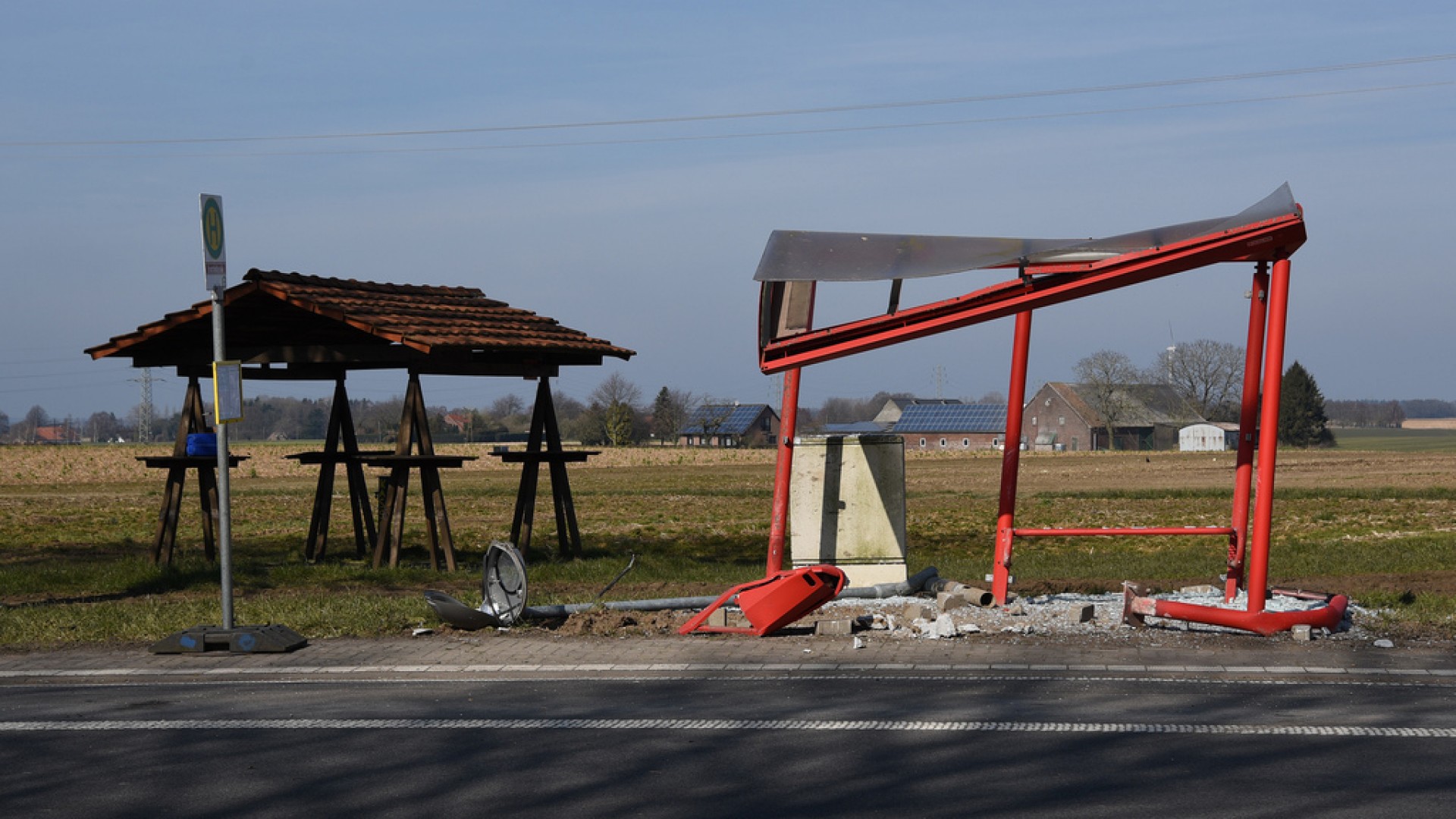 Microbuz românesc implicat în accident în Ungaria; trei persoane au murit şi mai multe au fost rănite