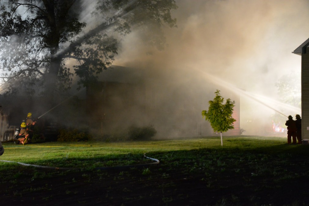 A sărit de la geam ca să scape de incendiu și a murit