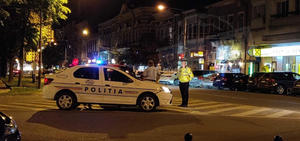 Polițiștii caută un șofer care a lovit o fetiță pe trecerea de pietoni