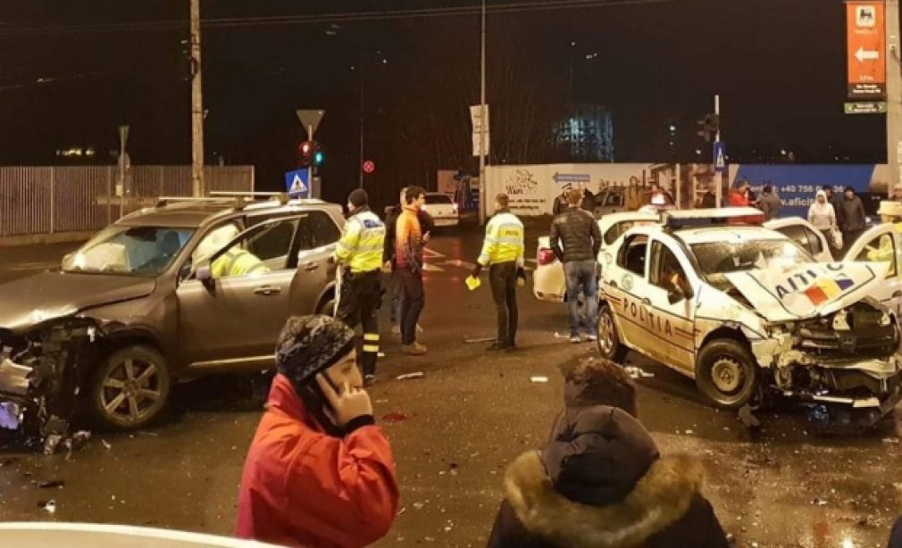 Trei polițiști loviți de un șofer