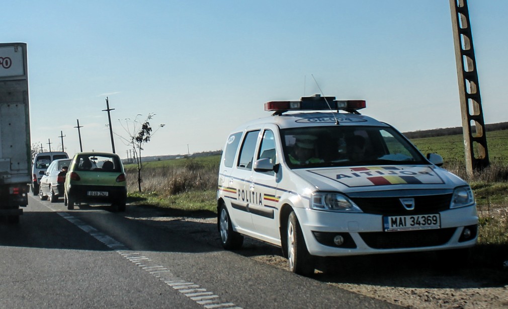 Polițiștii au împușcat un tânăr care nu a oprit la semnalul lor