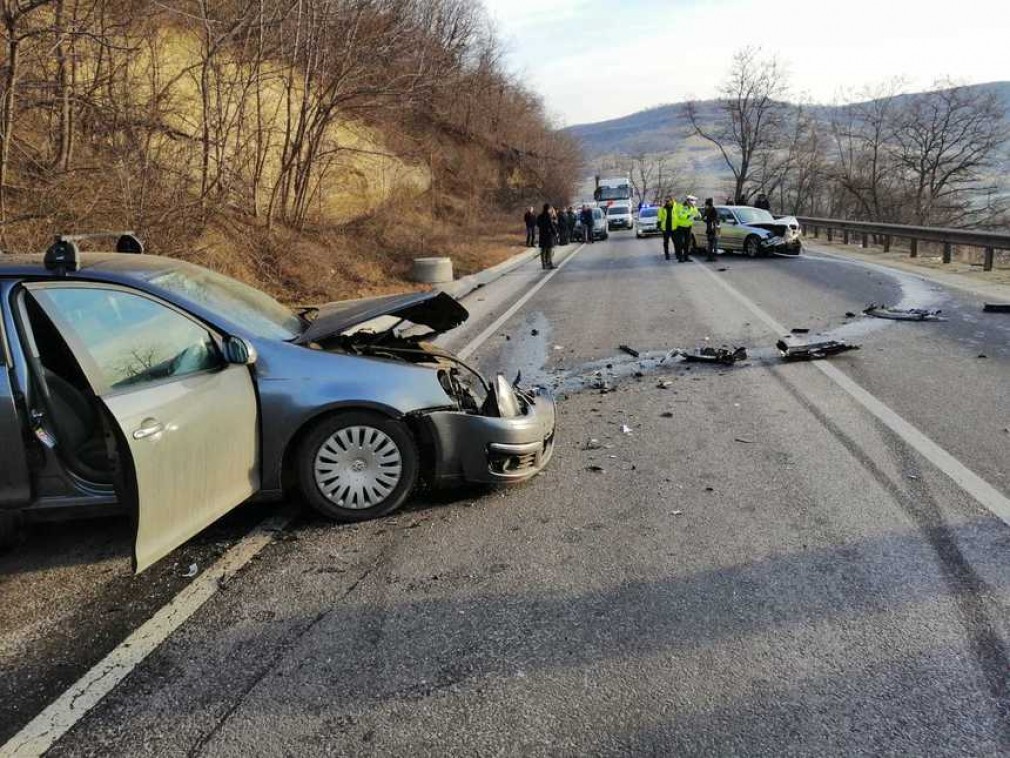 Grav accident cu șase persoane rănite