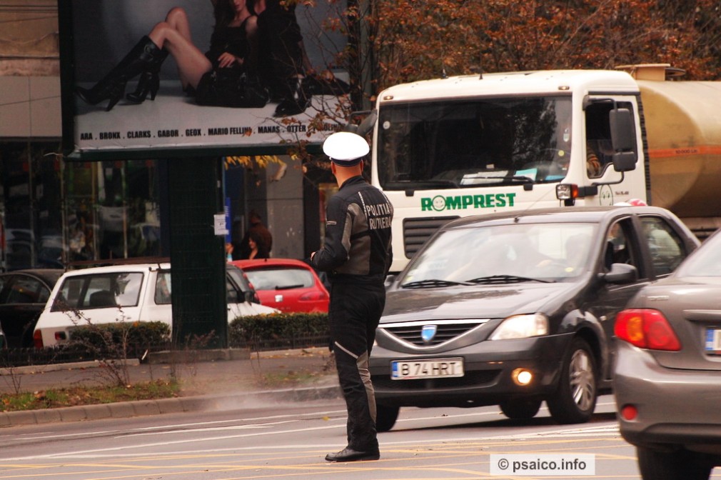 Un poliţist aflat în timpul liber a prins un tânăr care a furat dintr-un supermarket şi a fugit