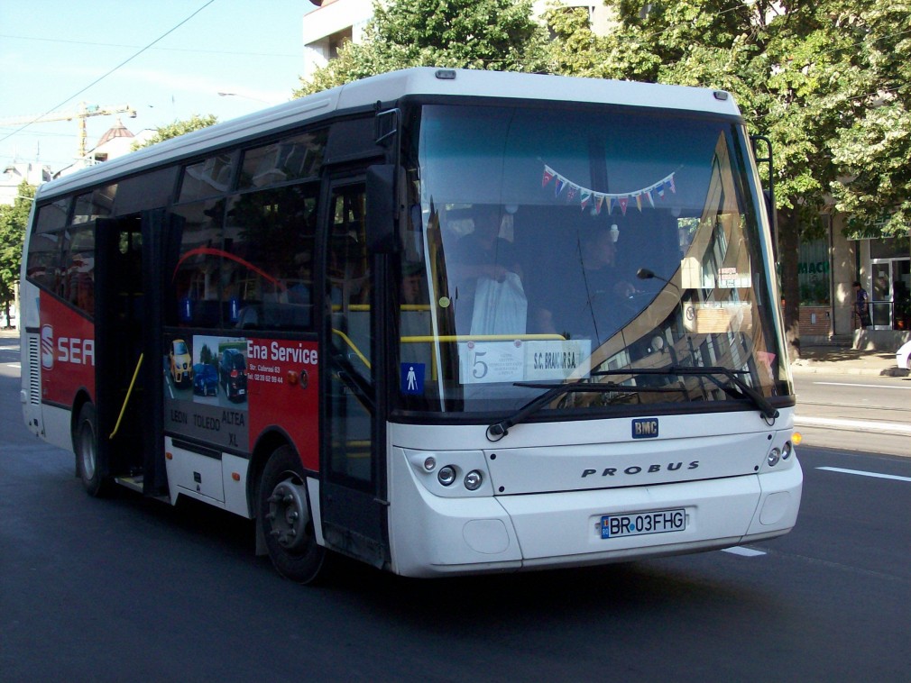 A căzut din autobuz după ce ușile s-au deschis în mers