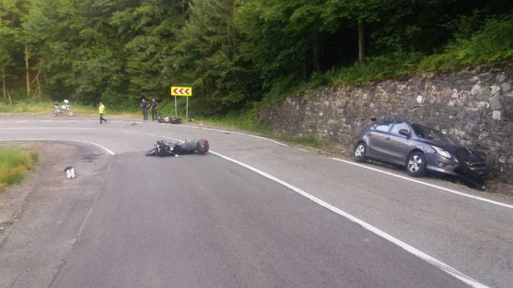 Doi motocicliști, victimele unei șoferițe pe Transfăgărășan