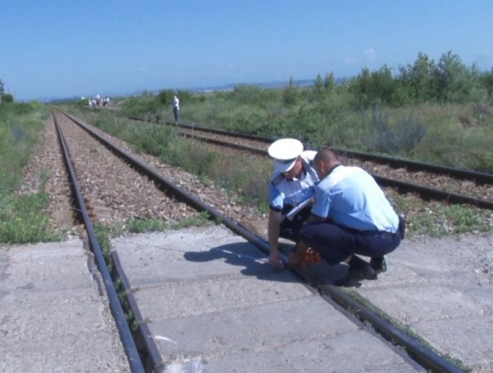 Accident. O mașină lovită de tren