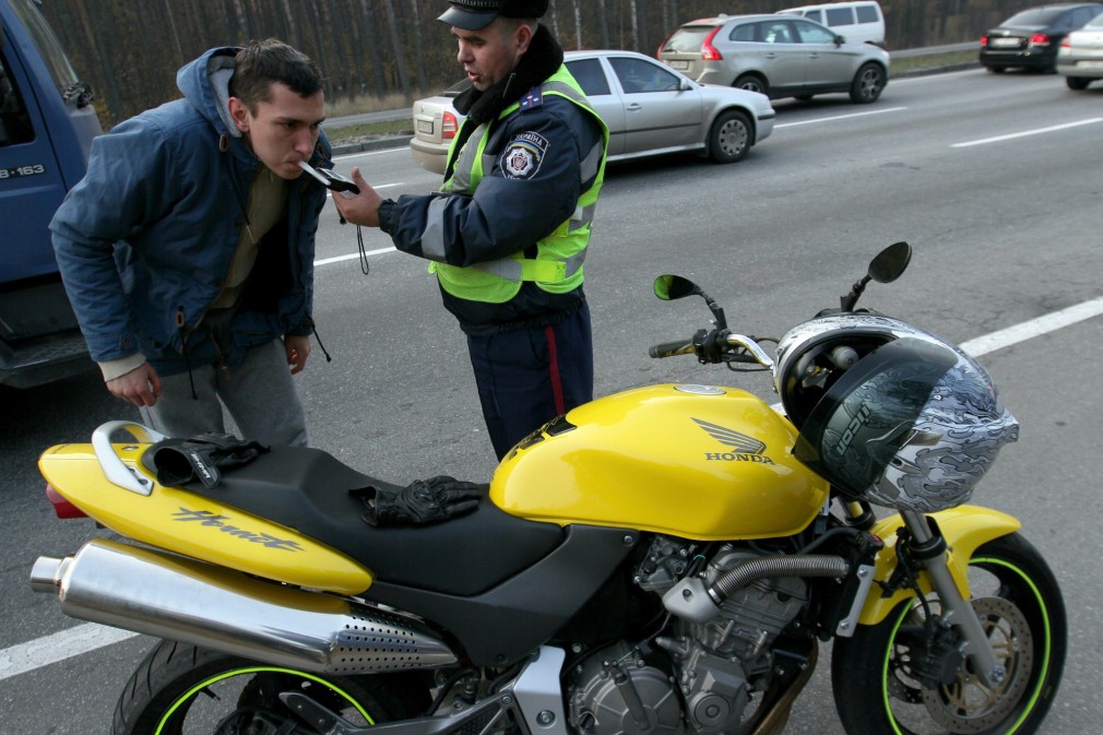 Aplicaţia cu care poţi afla timpul în care dispare alcoolul din sânge, relansată de Poliţia Română