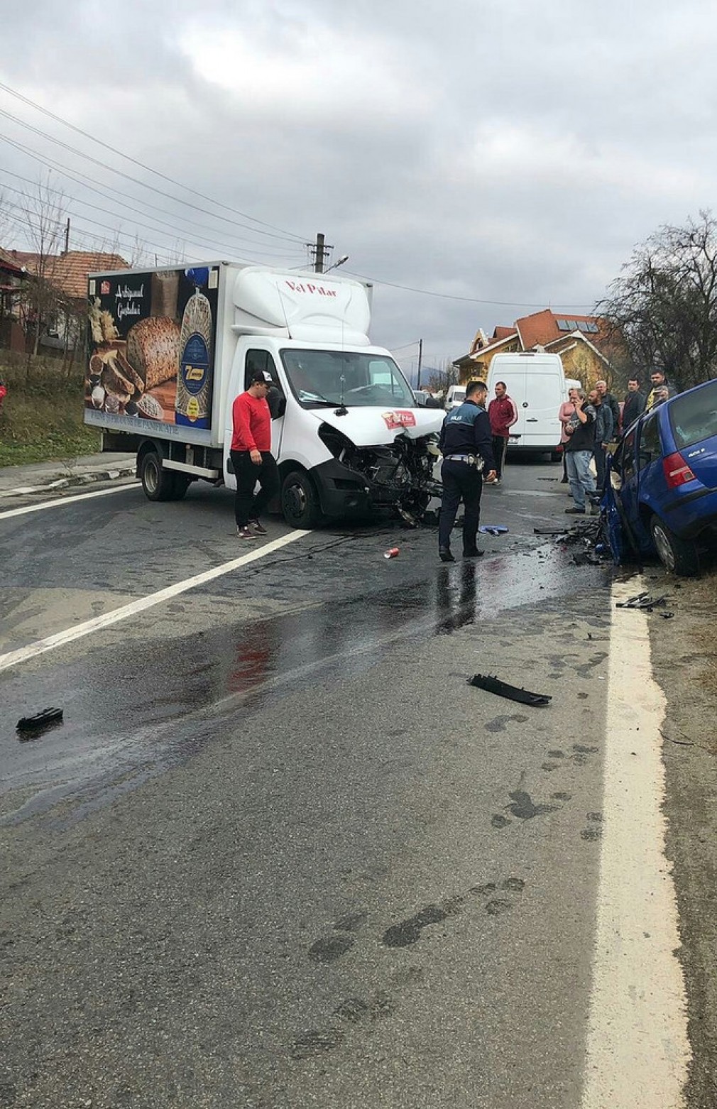 FOTO. Trei grav răniți pe Valea Oltului