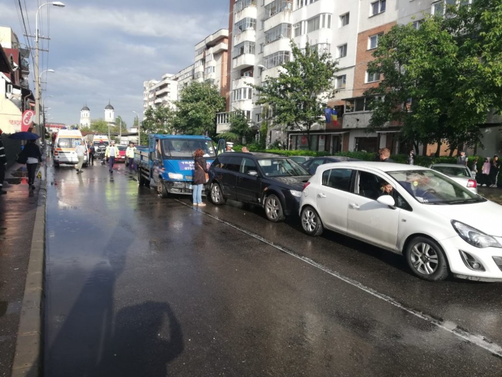 Astăzi începe ridicarea maşinilor parcate neregulamentar în Bucureşti. Costul, 500 de lei