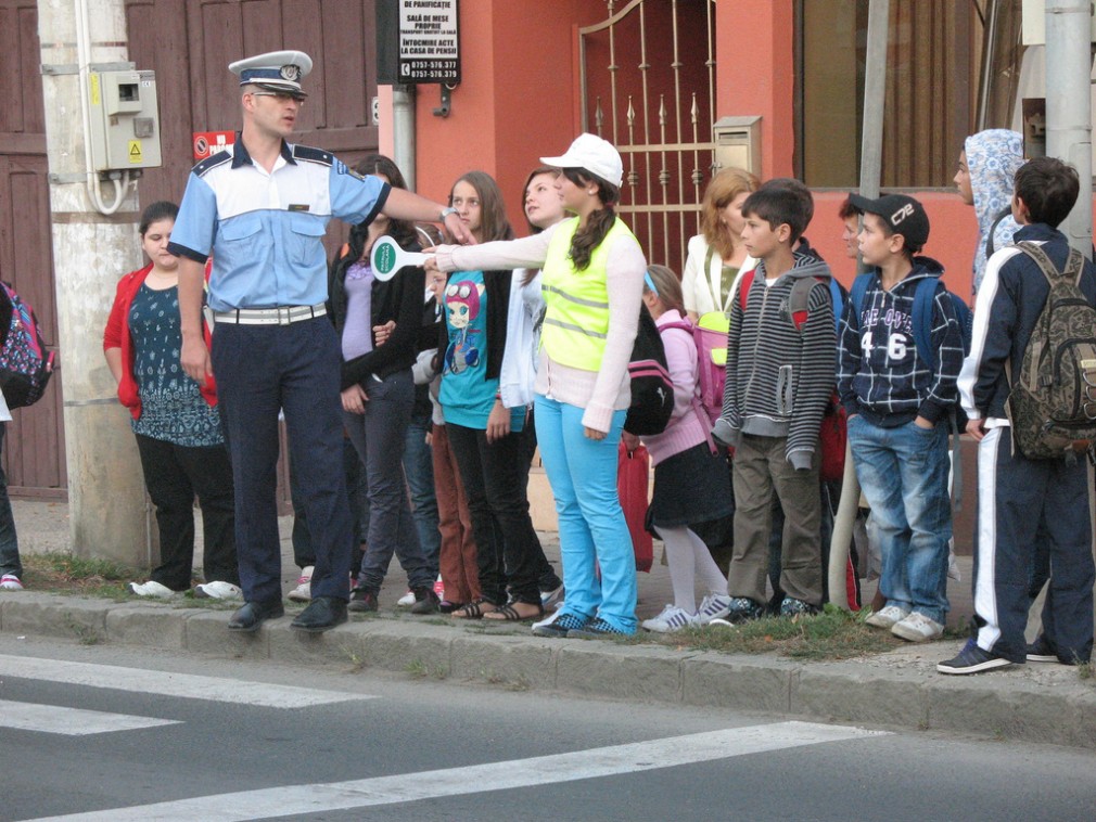 Poliția poate legitima și pasagerii