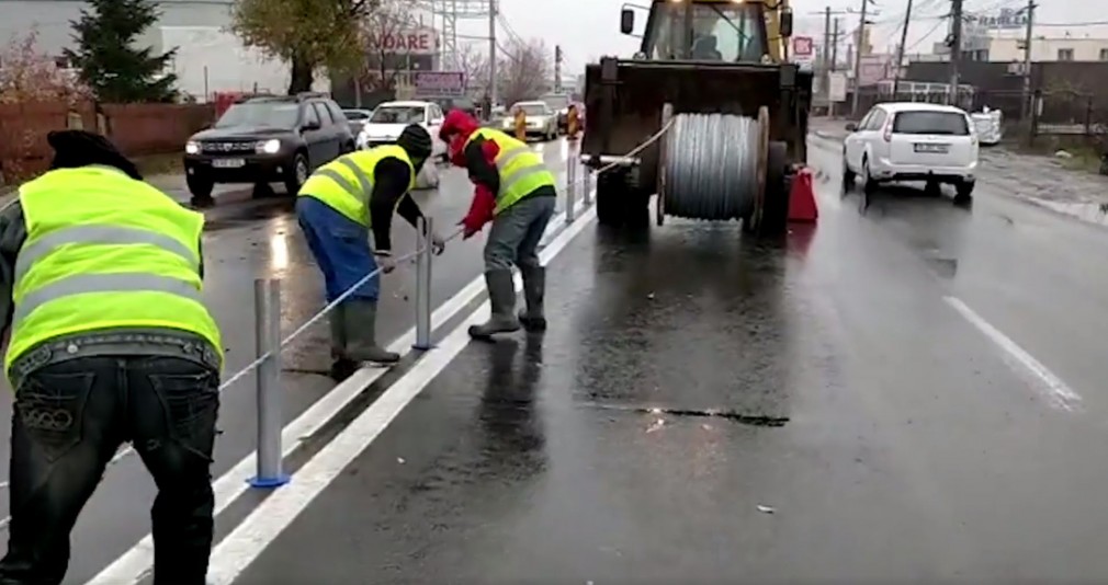 A început montarea parapetelor rutiere de tip rulouri pe DN7, localitatea Chitila