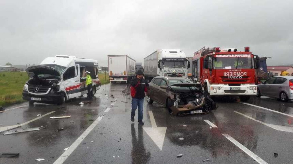 Șapte elevi răniți în accident rutier