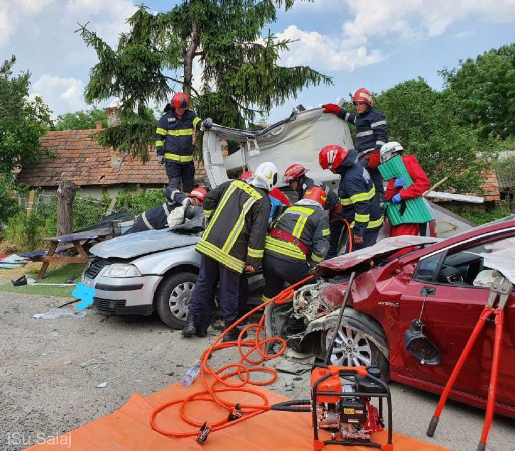 Trei persoane rănite într-un accident rutier