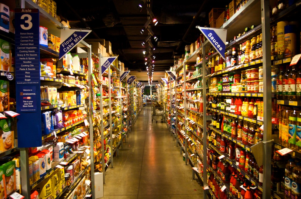 Alertă cu bombă la supermarket