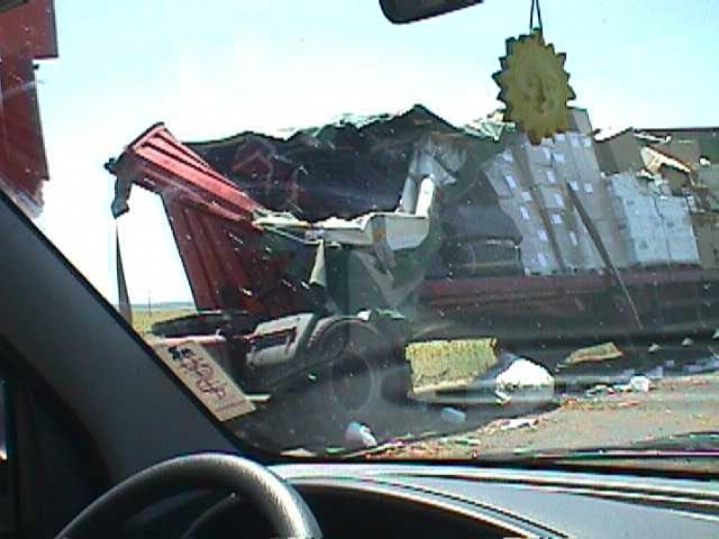 Patru răniți într-un accident de camion