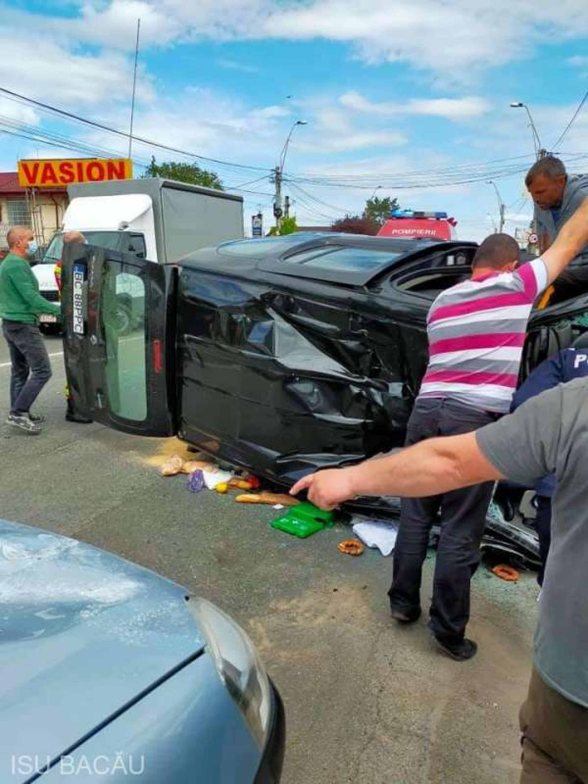 Trei răniţi într-un accident rutier în municipiul Bacău