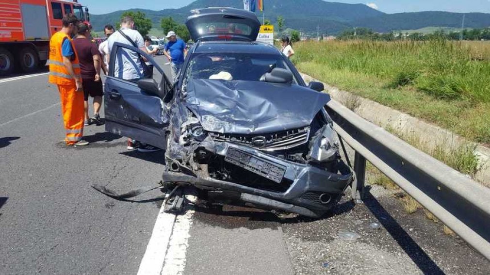 Şase persoane, rănite într-un accident pe DN 1
