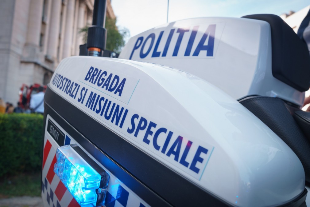 Mașină de poliție implicată într-un accident de circulație