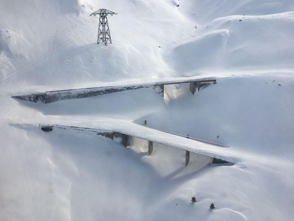 Se circulă în condiții de iarnă pe Transfăgărășan