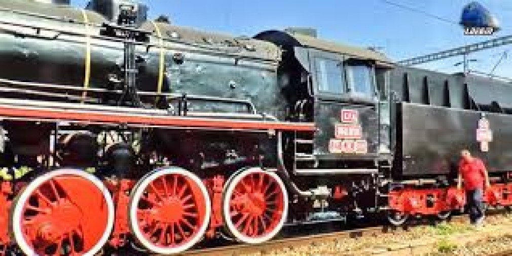 Prinși în timp ce furau motorină din locomotive