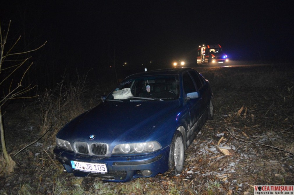 Rănit după ce maşina în care se afla, condusă de un băiat de 14 ani, a lovit şi a rupt un stâlp de electricitate